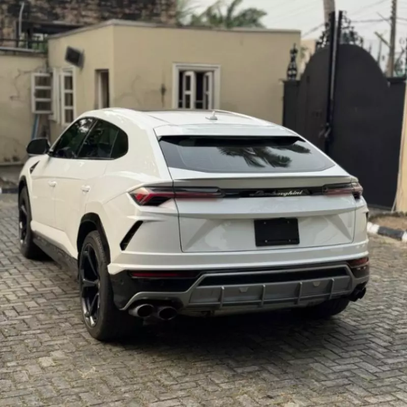 Lamborghini URUS   - 2019