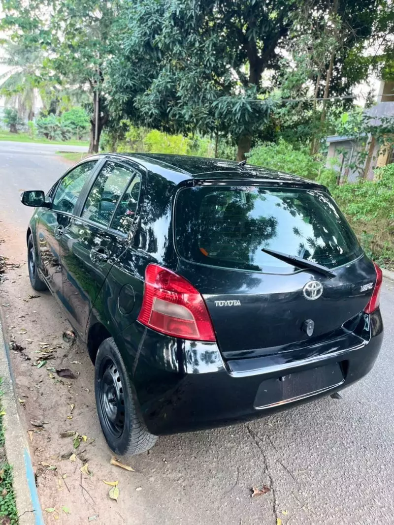 TOYOTA Yaris - 2010
