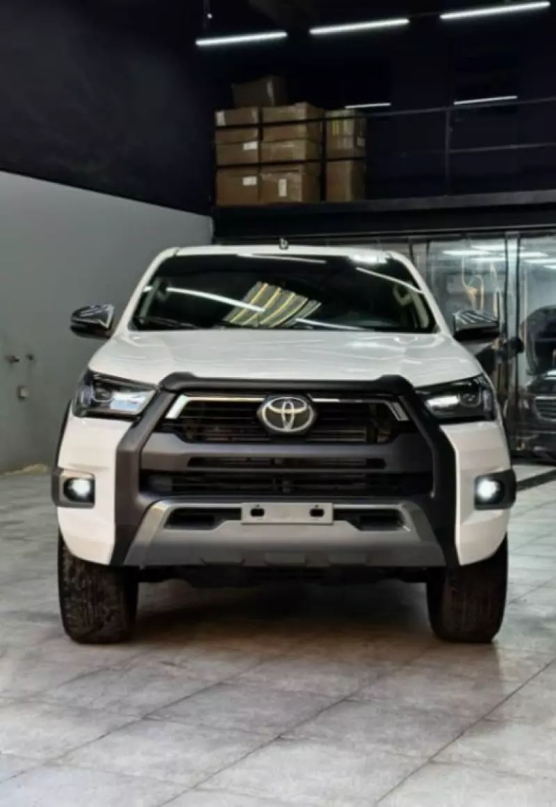 Toyota Hilux   - 2021