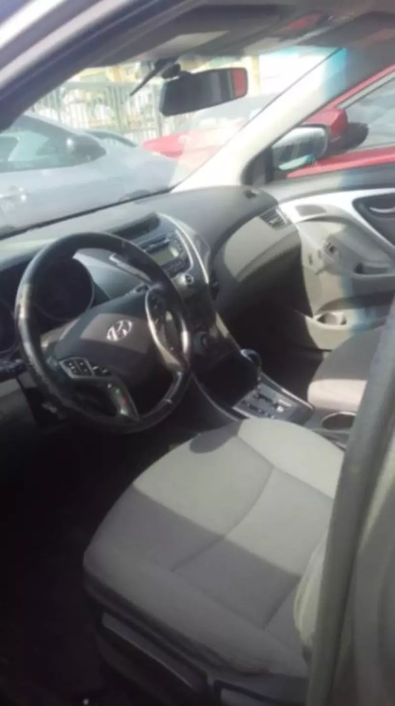 Hyundai Elantra   - 2013