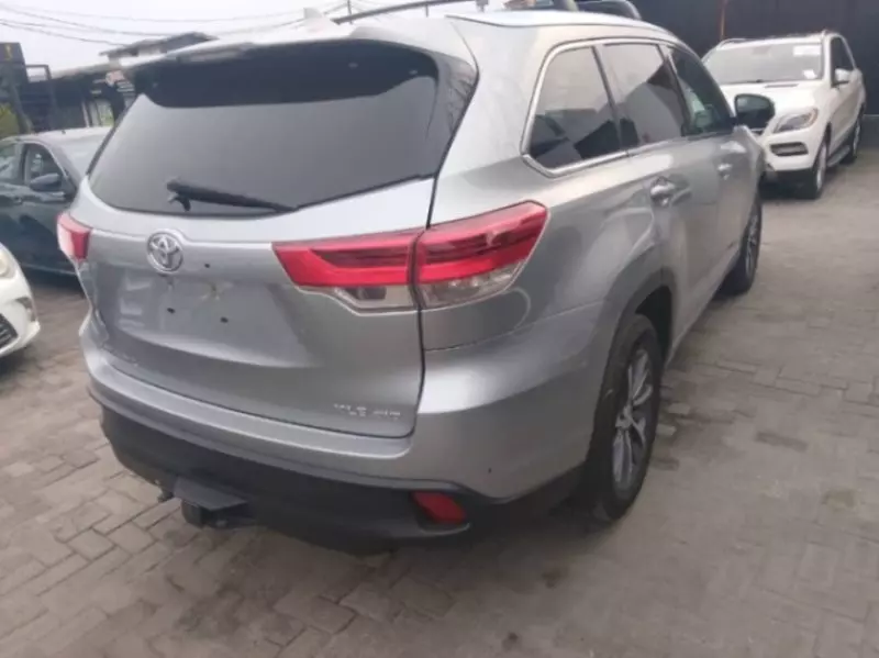 Toyota Highlander   - 2017
