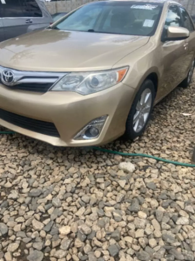 TOYOTA Camry - 2012