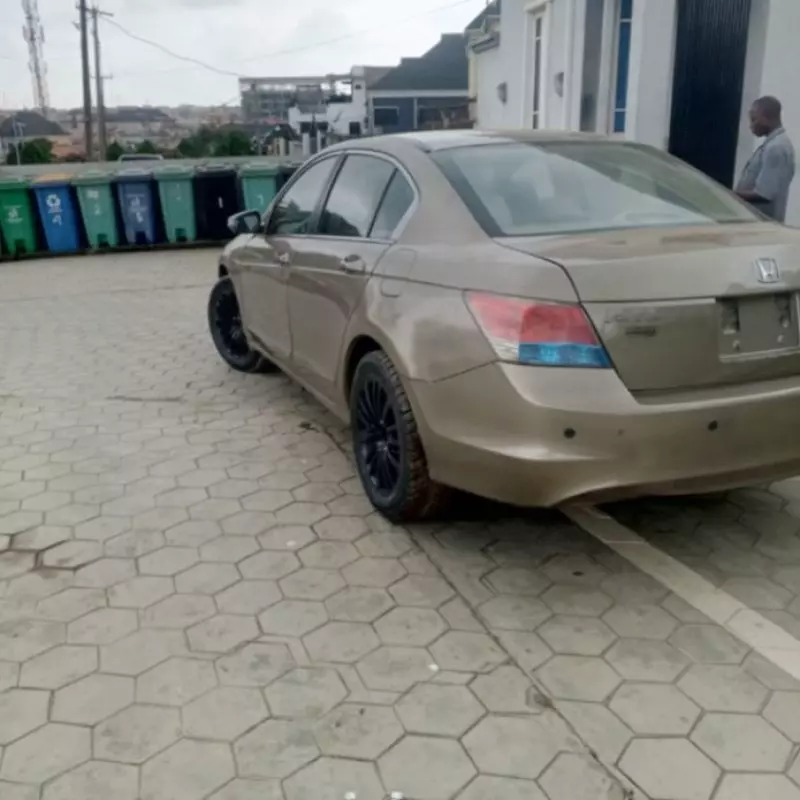 Honda Accord - 2009