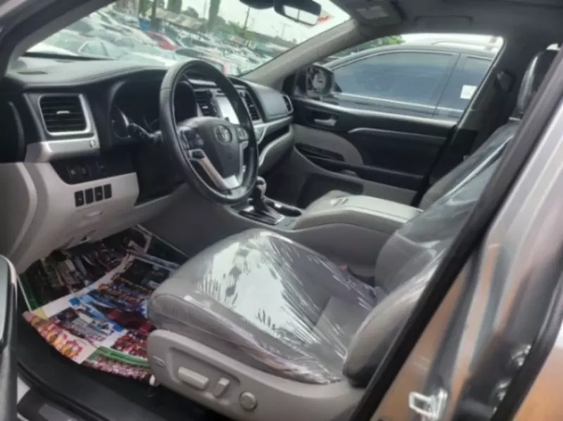 Toyota Highlander   - 2017