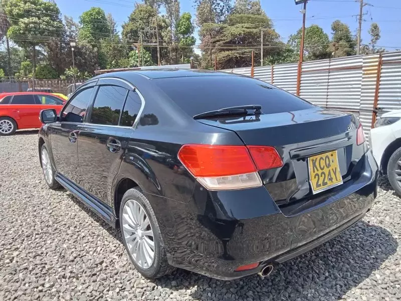 Subaru Legacy   - 2011