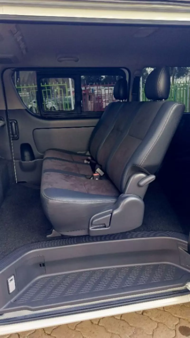 Toyota Hiace   - 2018