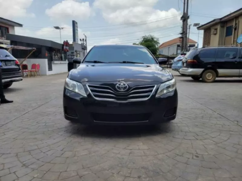 TOYOTA Camry - 2010