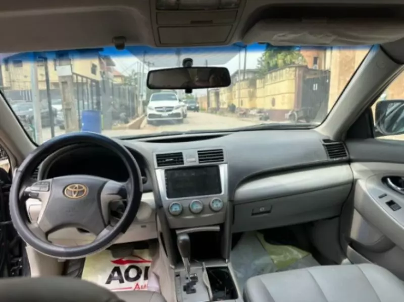 Toyota Camry   - 2009