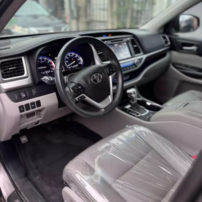Toyota Highlander   - 2016