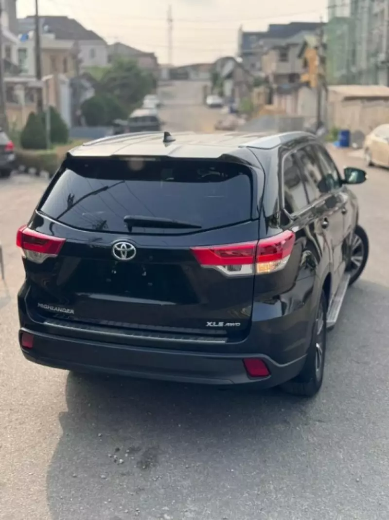 Toyota Highlander   - 2016