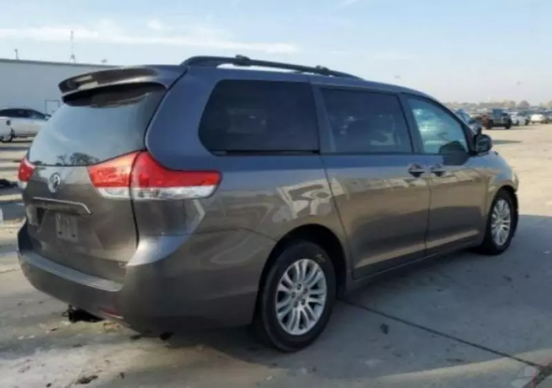 TOYOTA Sienna   - 2014