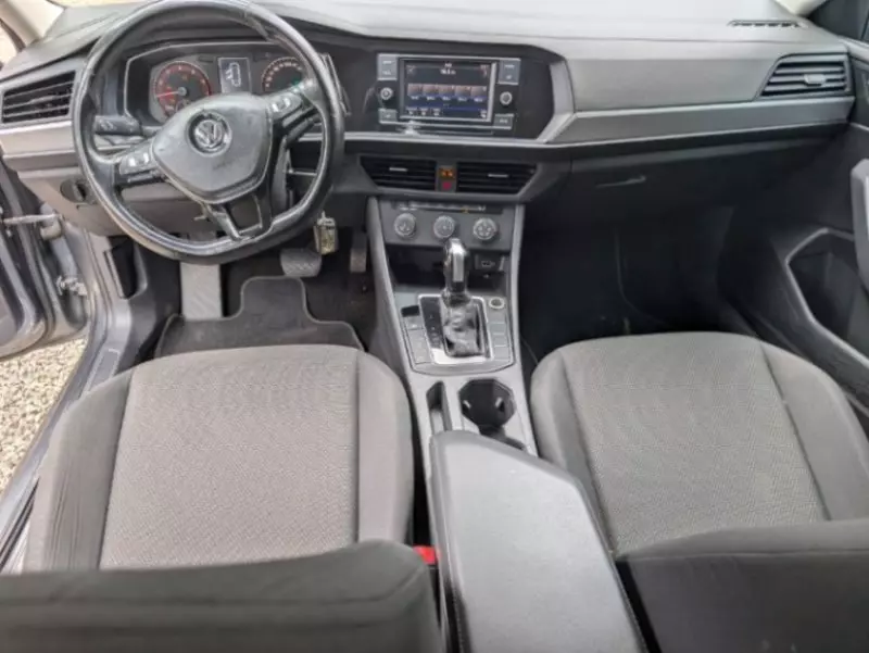 Volkswagen Jetta   - 2019