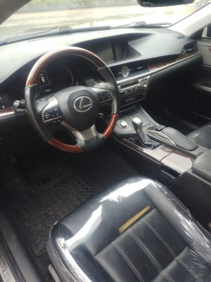 Lexus ES   - 2017