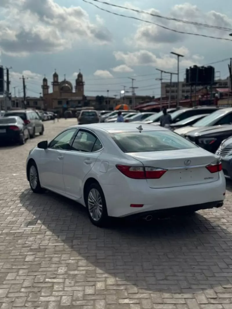 Lexus ES   - 2013