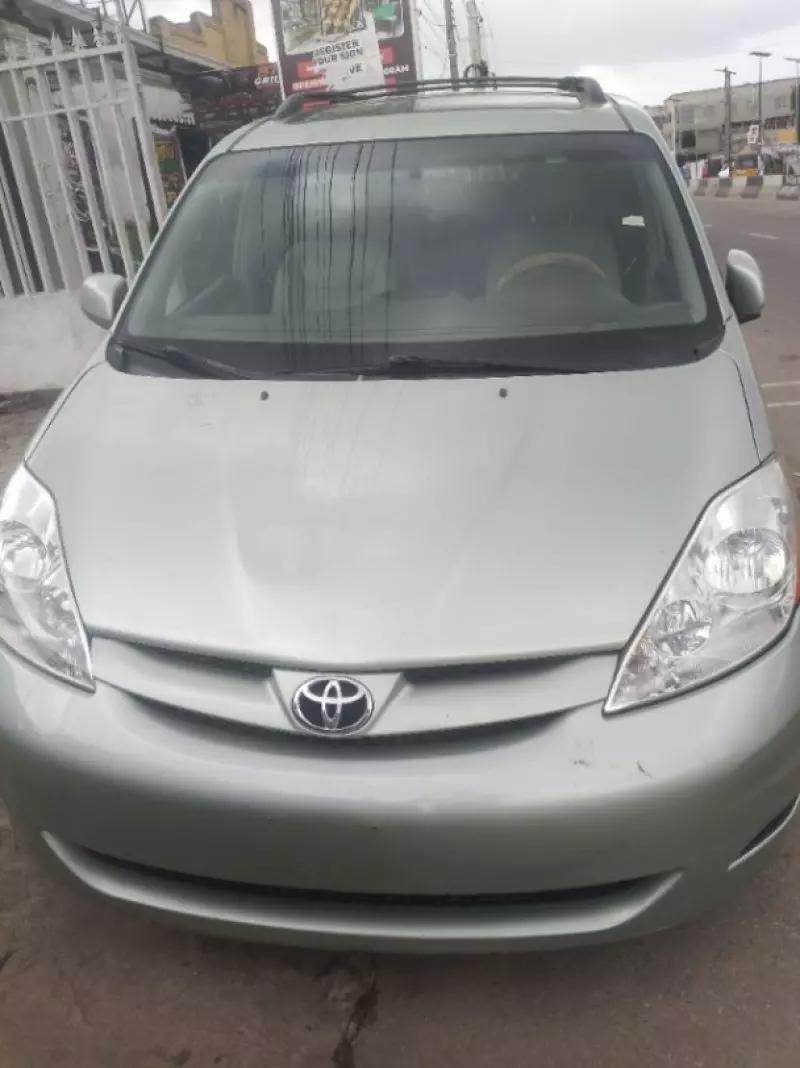 TOYOTA Sienna   - 2008