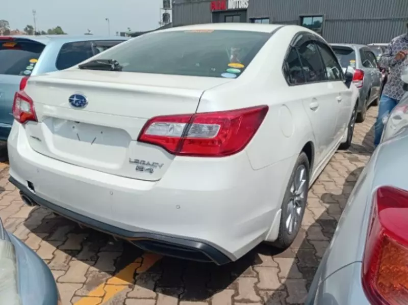 Subaru Legacy    - 2017