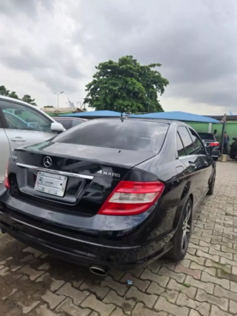 Mercedes-Benz C-Class - 2010