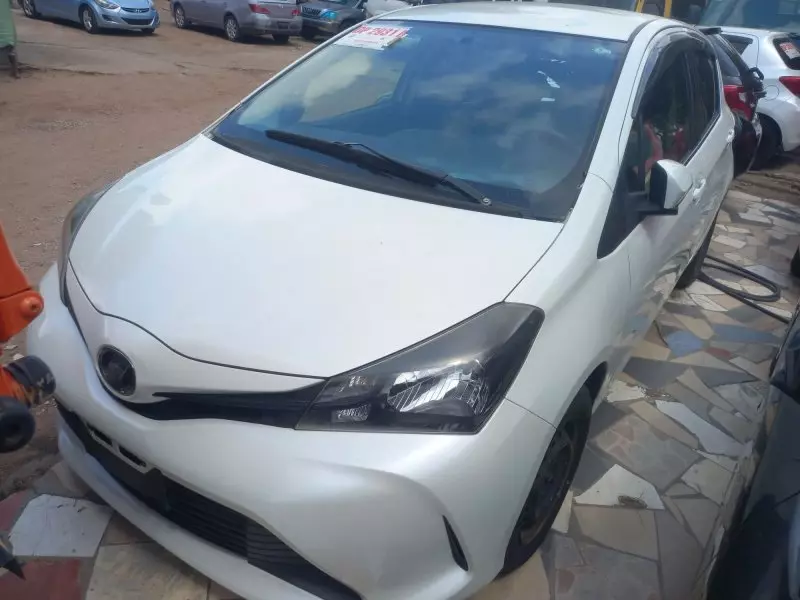 Toyota Vitz   - 2015