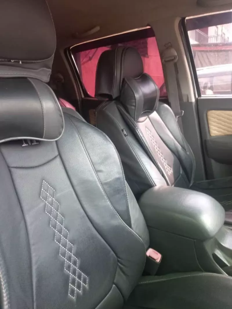 Toyota Hilux    - 2013