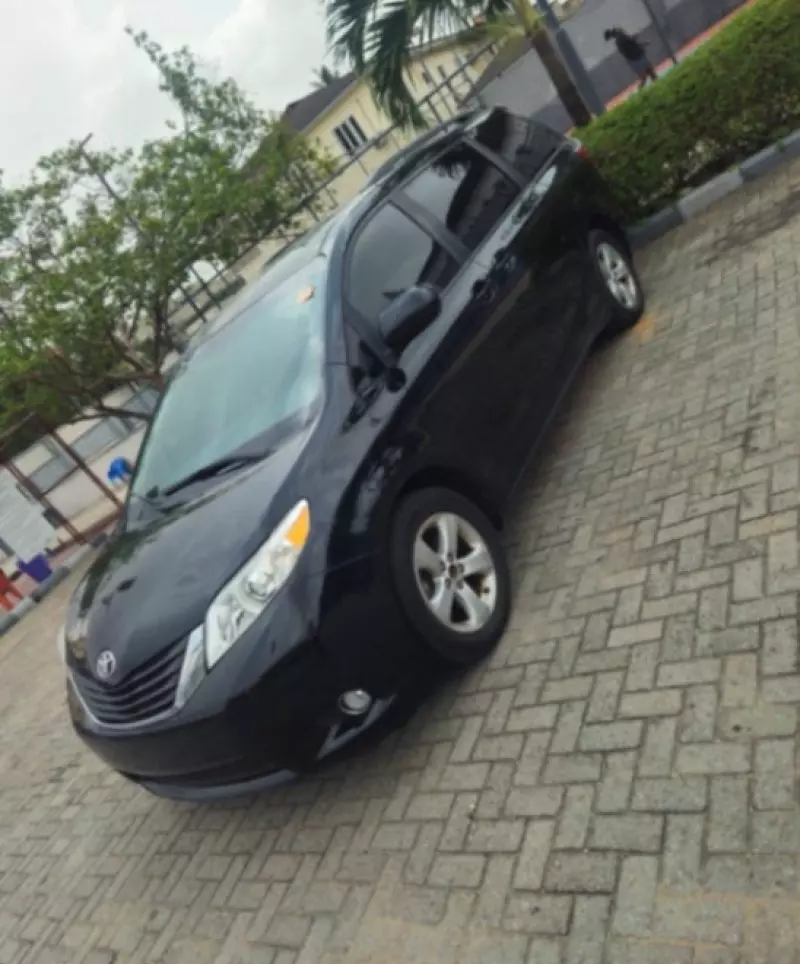 TOYOTA Sienna   - 2015