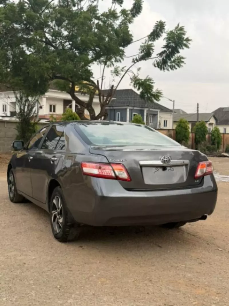 Toyota Camry   - 2010