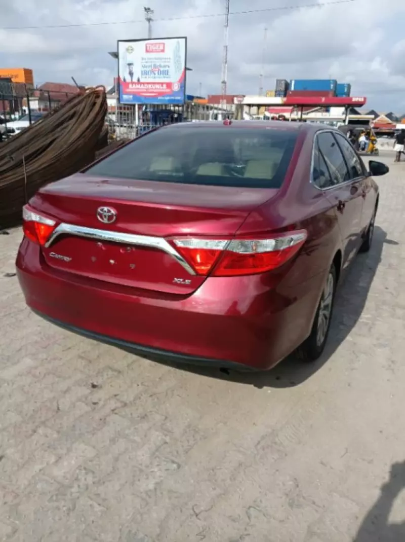 TOYOTA Camry - 2016