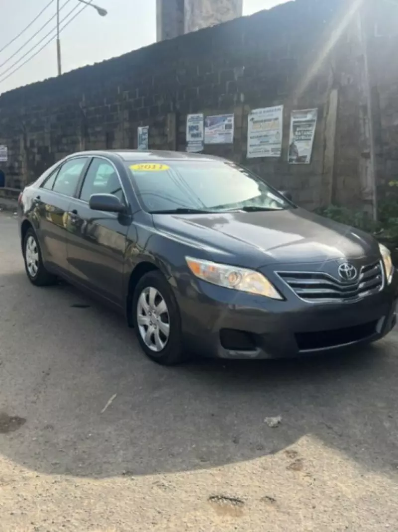 Toyota Camry   - 2011