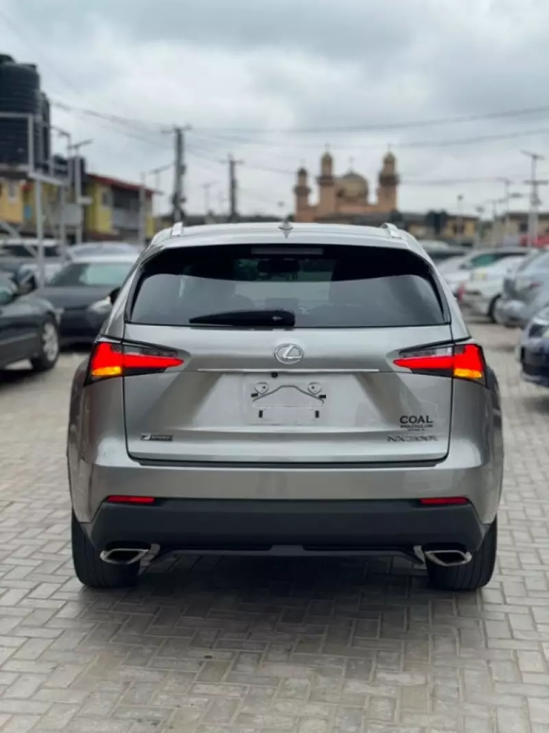 Lexus NX 200T   - 2017