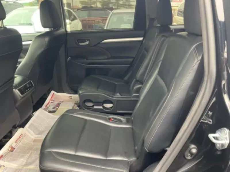Toyota Highlander   - 2016