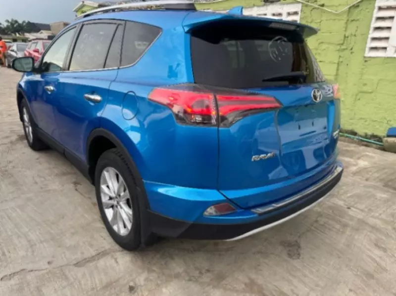Toyota RAV4   - 2016