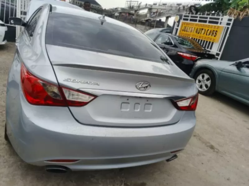 Hyundai Sonata - 2012