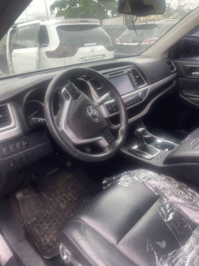 Toyota Highlander   - 2015