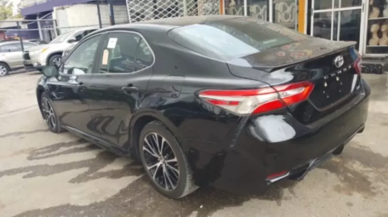 Toyota Camry   - 2018