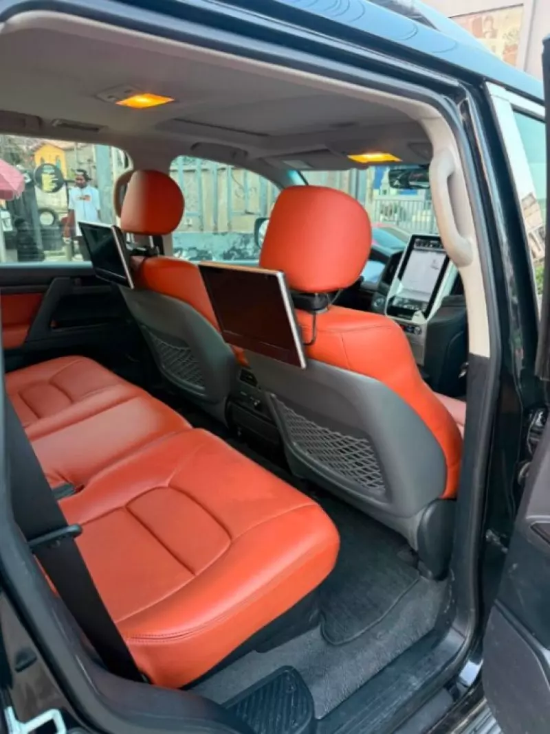 TOYOTA Landcruiser V8 - 2020