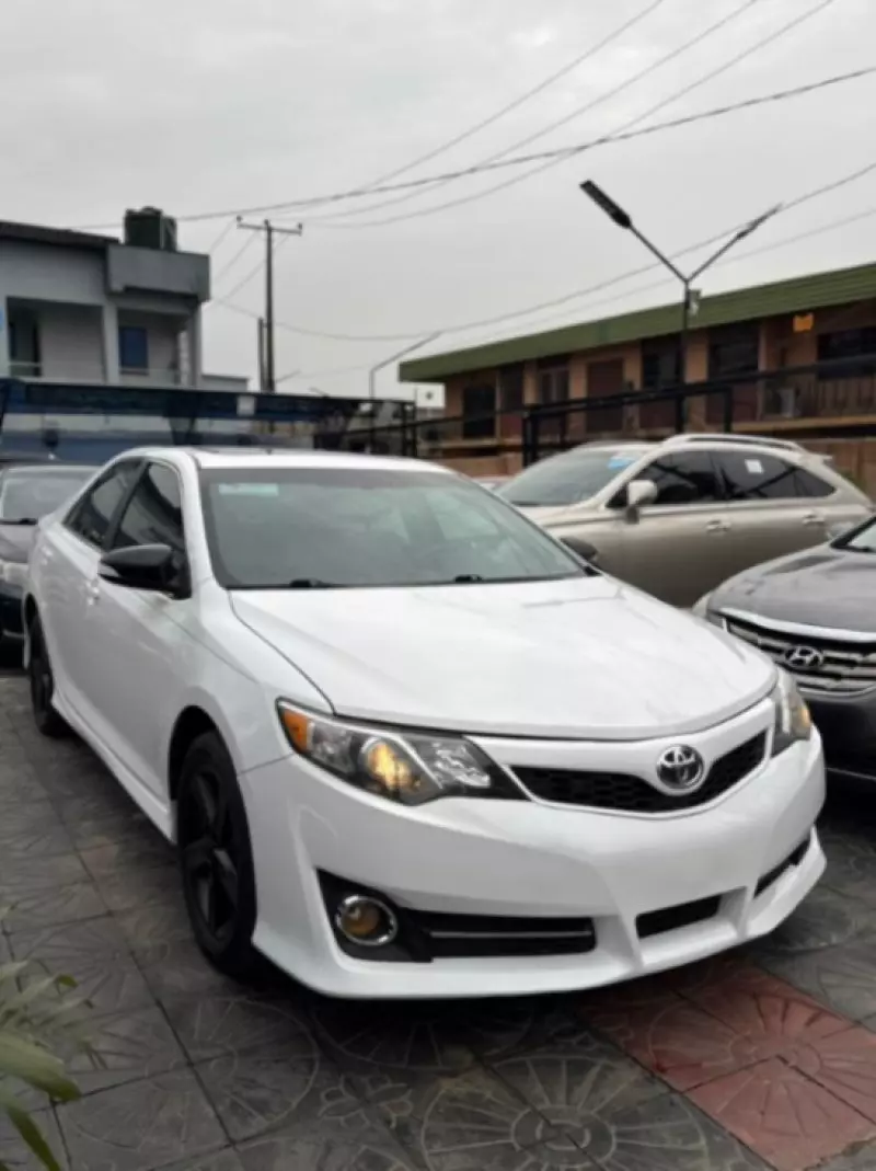 Toyota Camry   - 2013