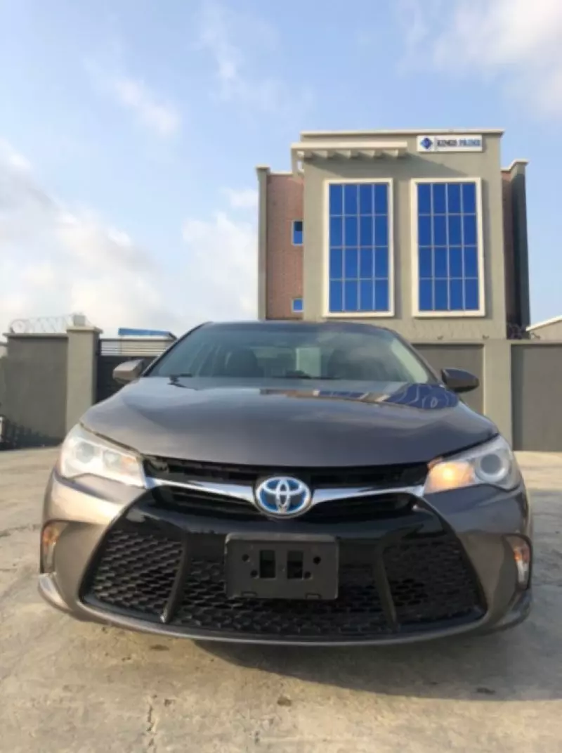 Toyota Camry   - 2017