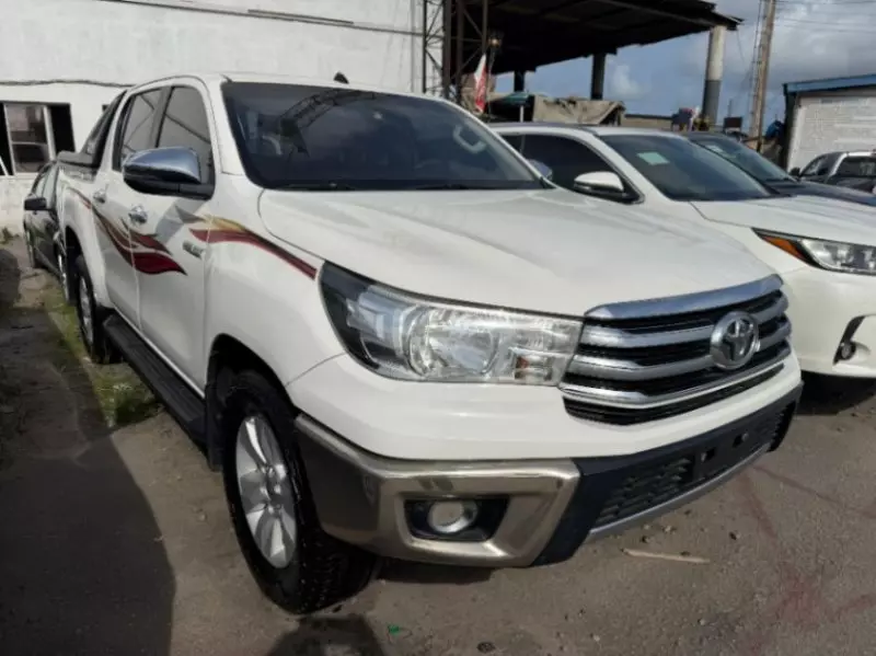 TOYOTA Hilux   - 2019