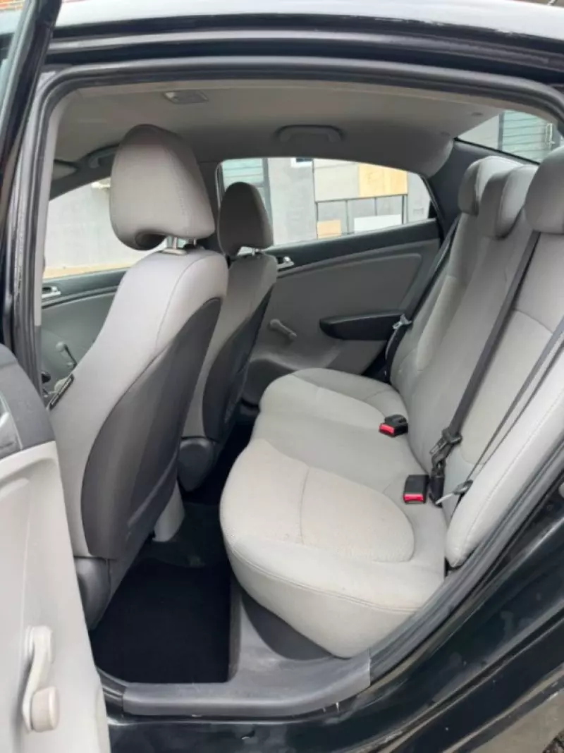 Hyundai Accent   - 2012