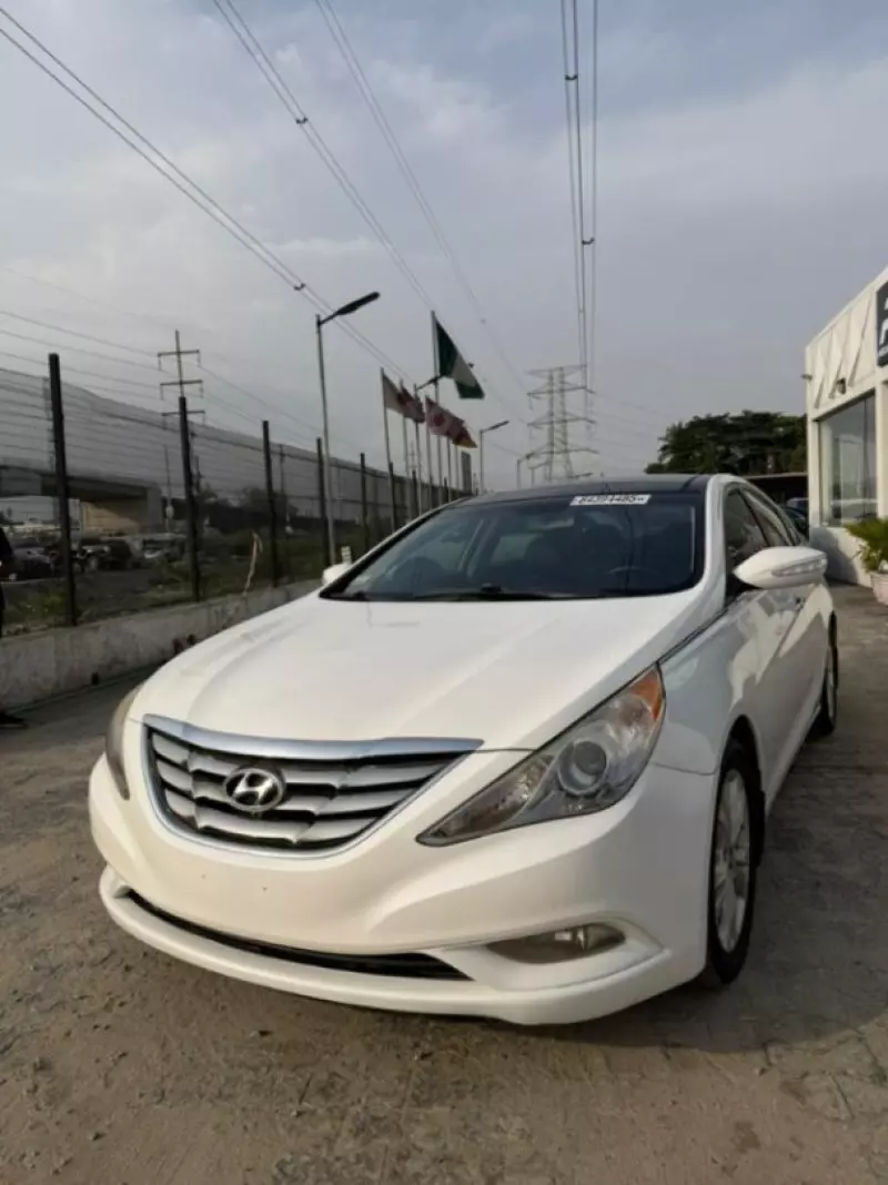 Hyundai Sonata   - 2013