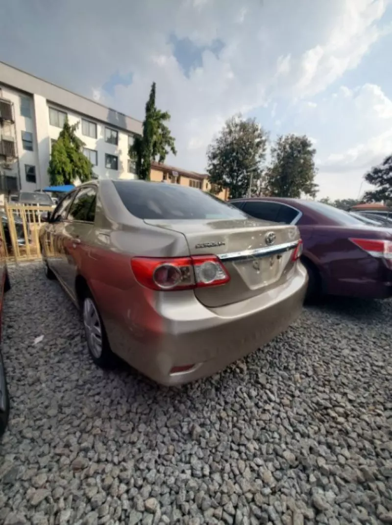 Toyota Corolla   - 2009