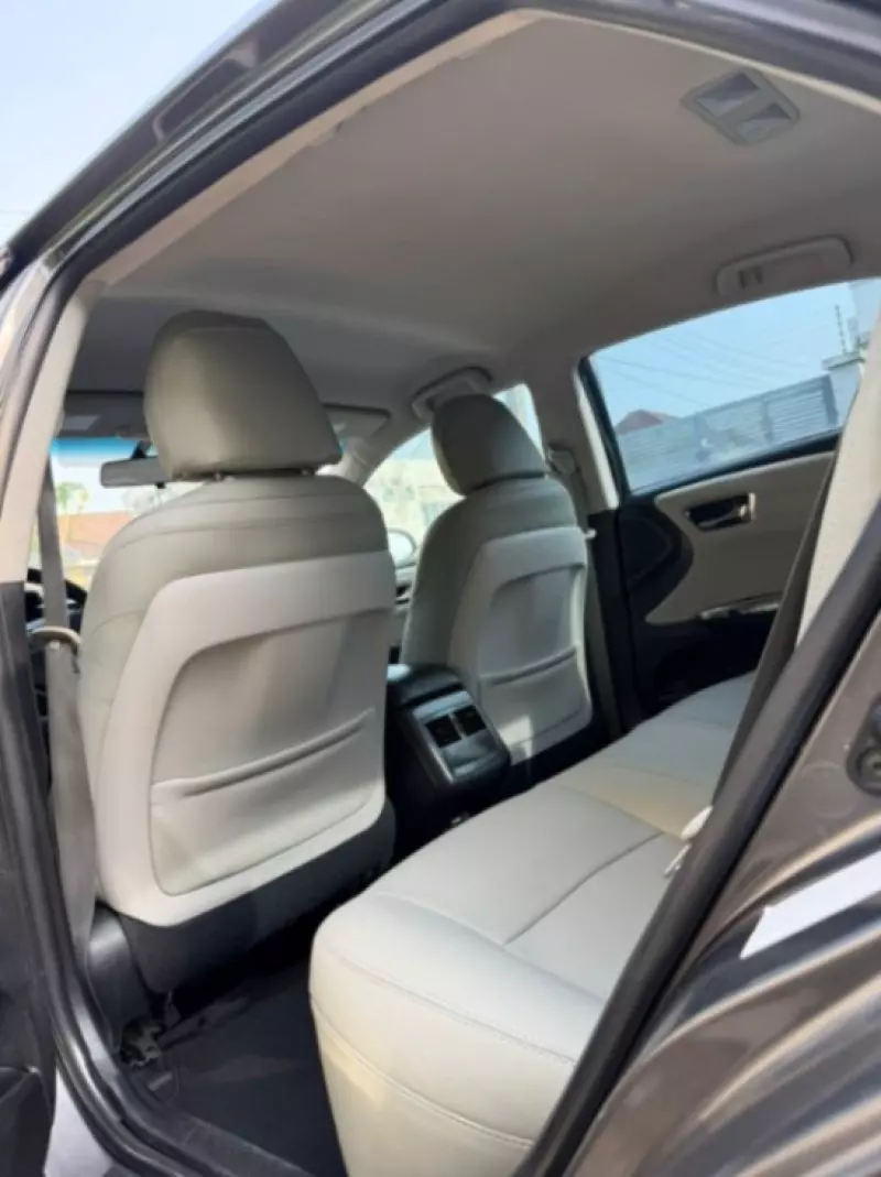 Toyota Avalon   - 2016