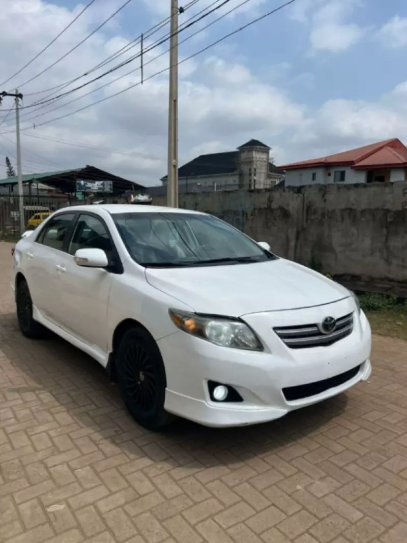 Toyota Corolla   - 2010