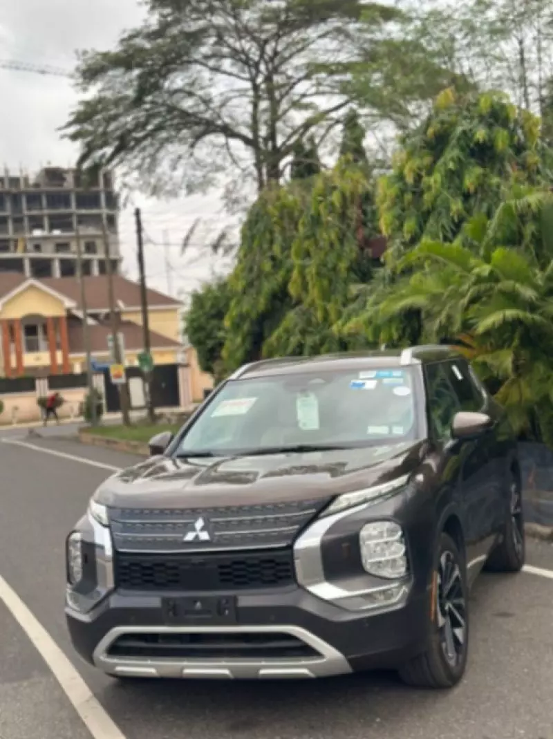 Mitsubishi OUTLANDER   - 2022