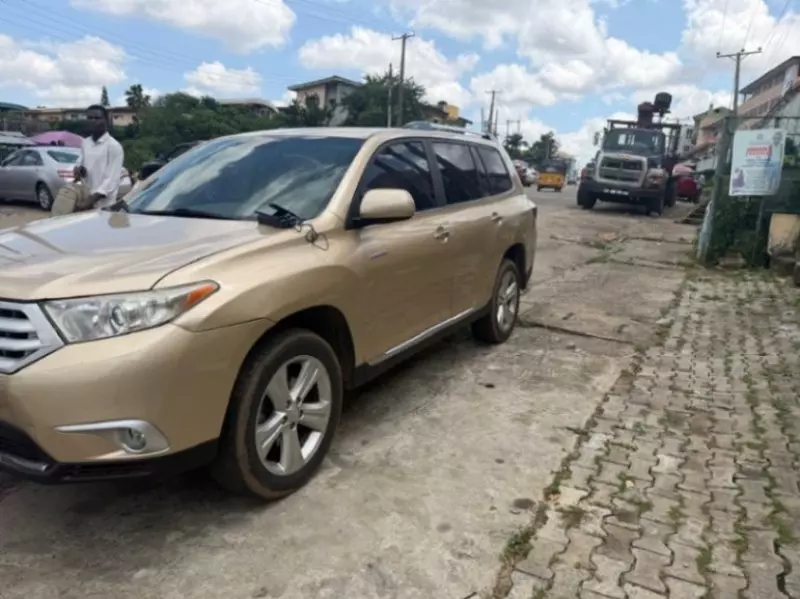 TOYOTA Highlander   - 2011