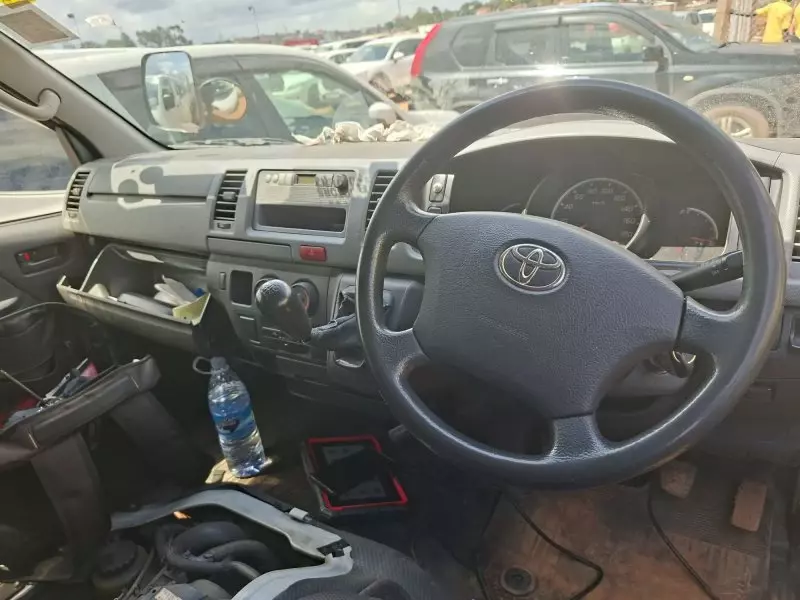 Toyota Hiace   - 2012