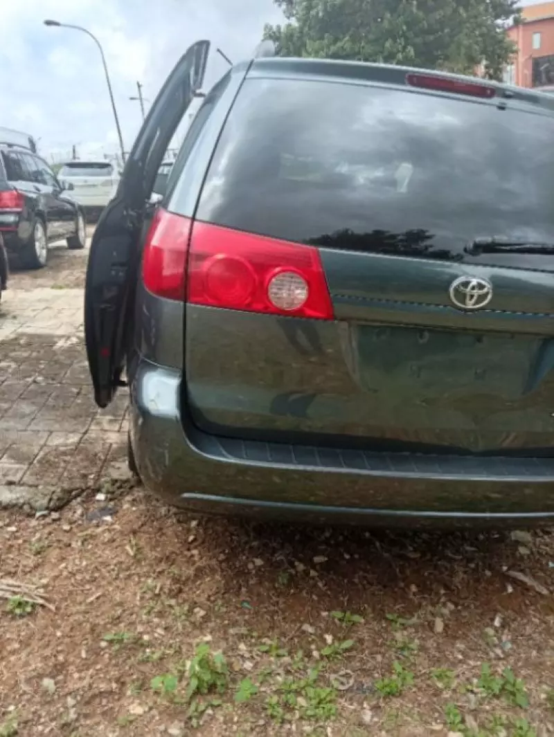 TOYOTA Sienna   - 2006