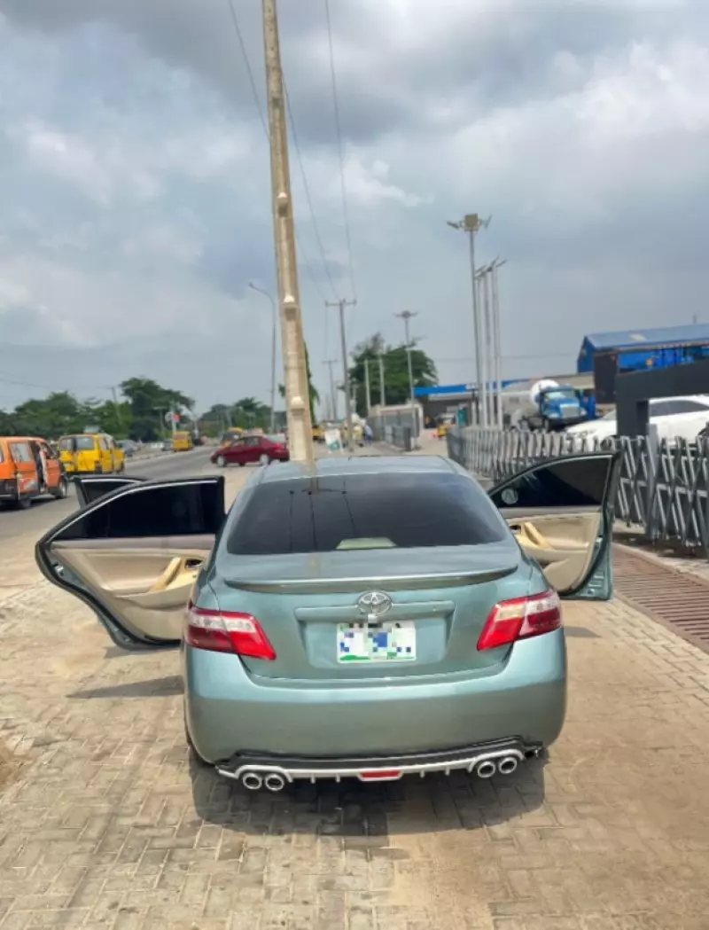 Toyota Camry   - 2007