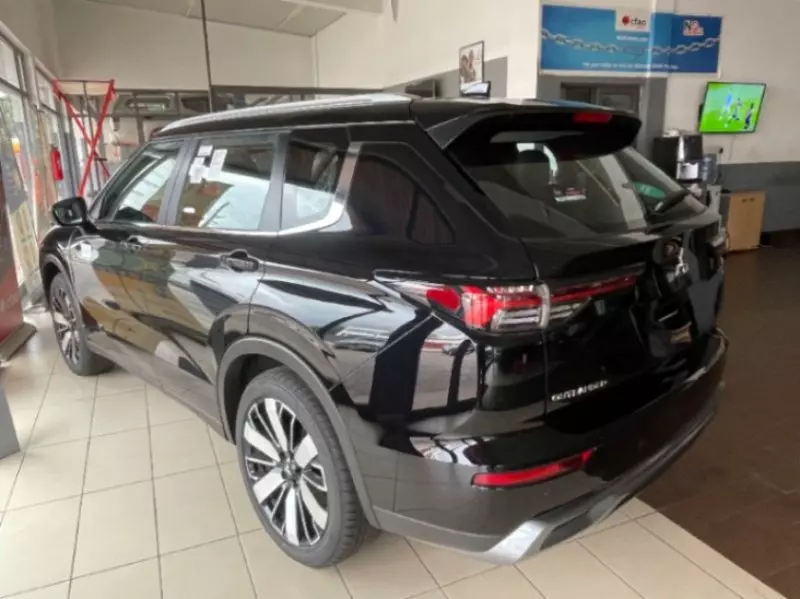 Mitsubishi Outlander   - 2025