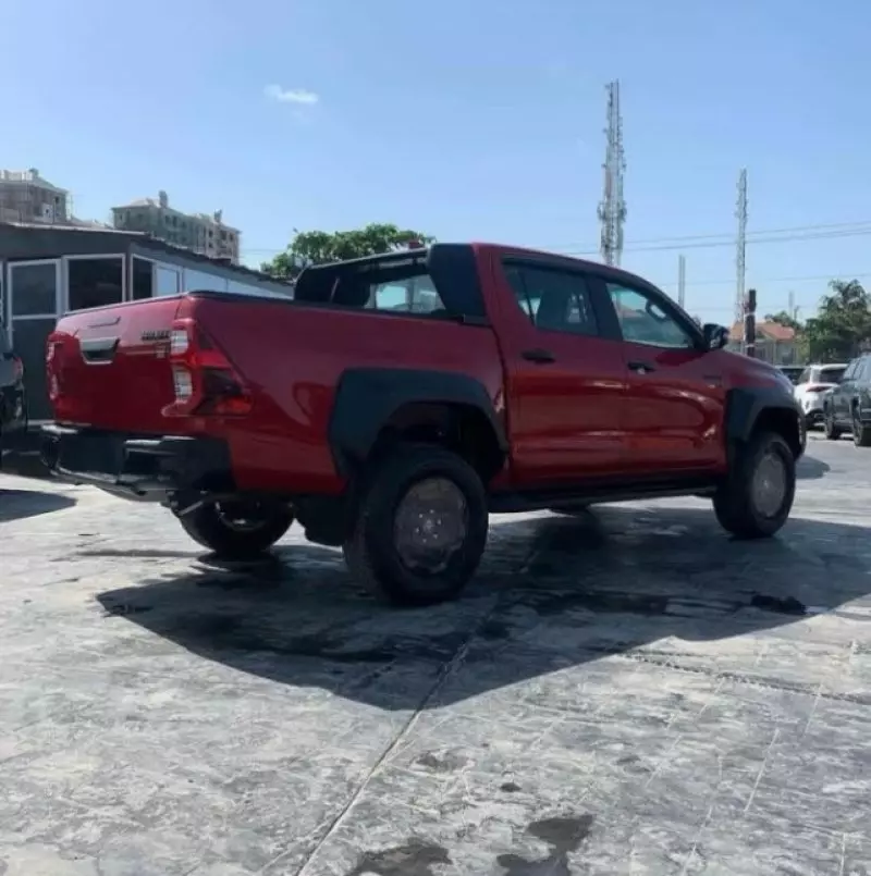 Toyota Hilux   - 2024