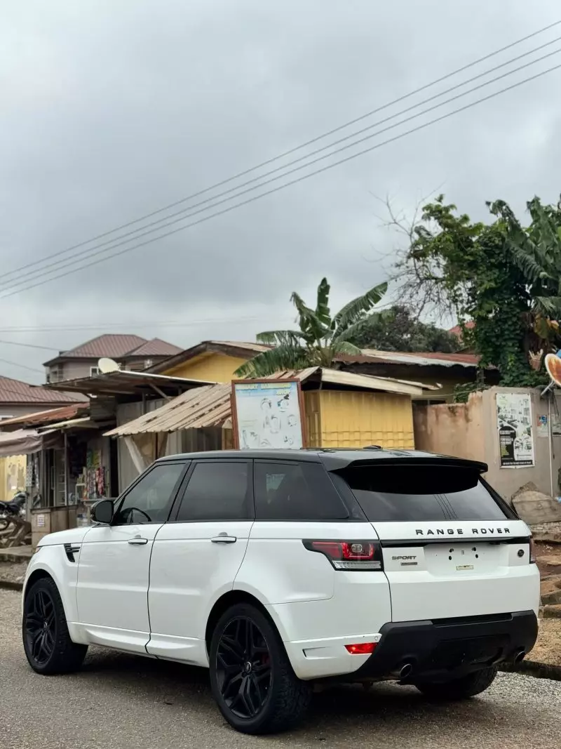 Land Rover Discovery Sport   - 2016
